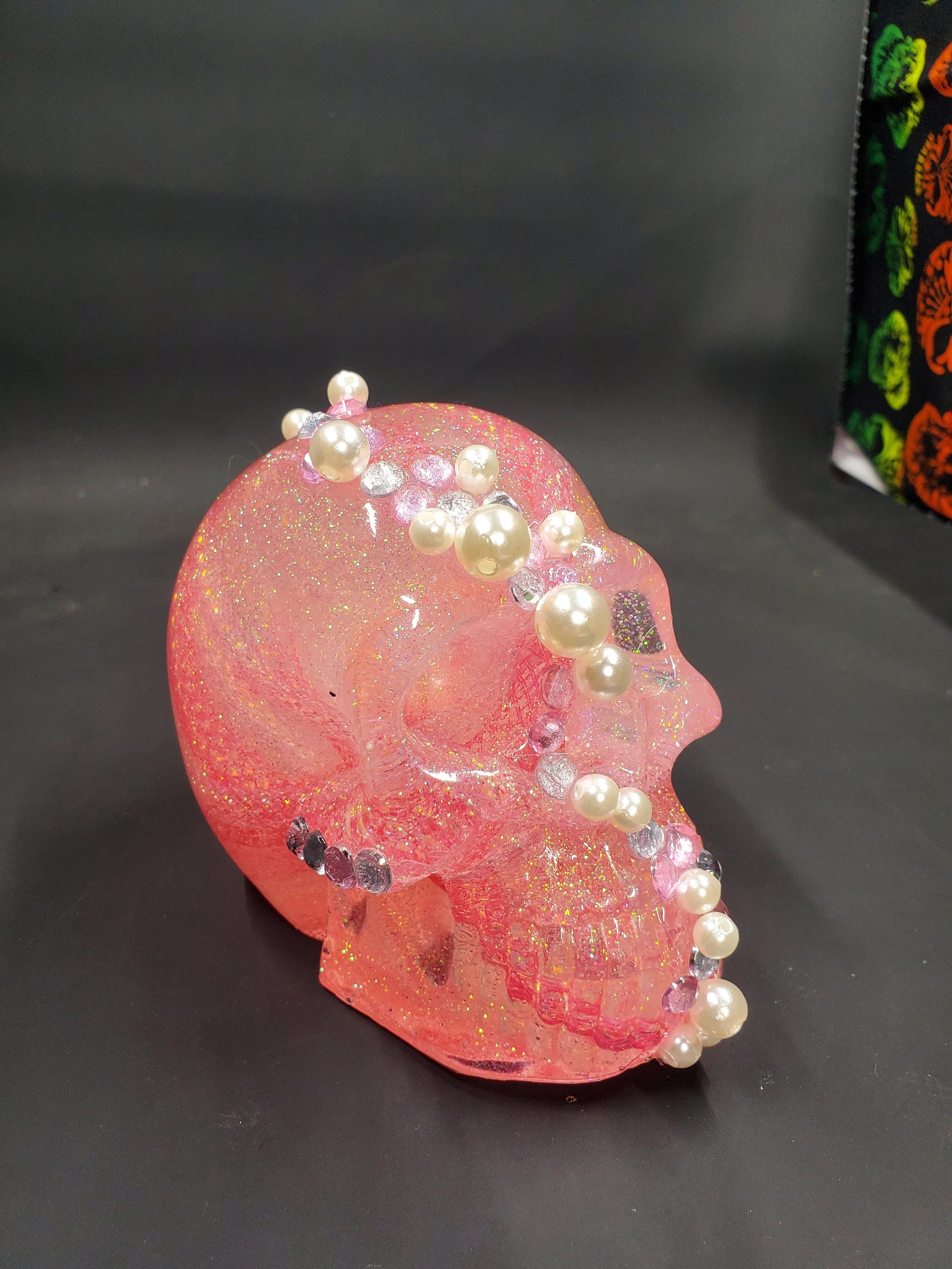 Glitter Pink Mesh with Pearly Bling - Basic Resin Skull